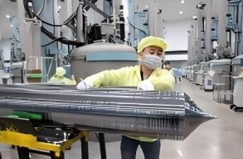 Czochralski single crystal silicon pulling process with boron doping